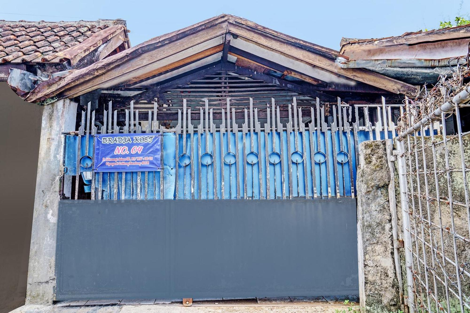 Отель Oyo Life 92709 Kost Teras Cikapundung Syariah Бандунг Экстерьер фото